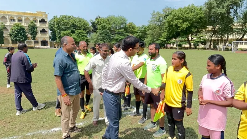 राज्य स्तरीय शालेय फुटबॉल प्रतियोगिता में खिलाड़ियों ने दिखाया दमखम