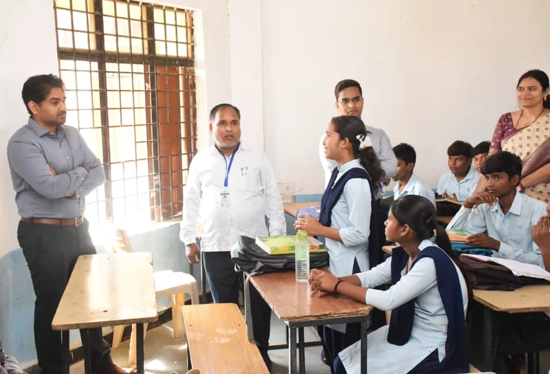 कलेक्टर ने मॉडल उच्चतर माध्यमिक विद्यालय देवसर का किया निरीक्षण