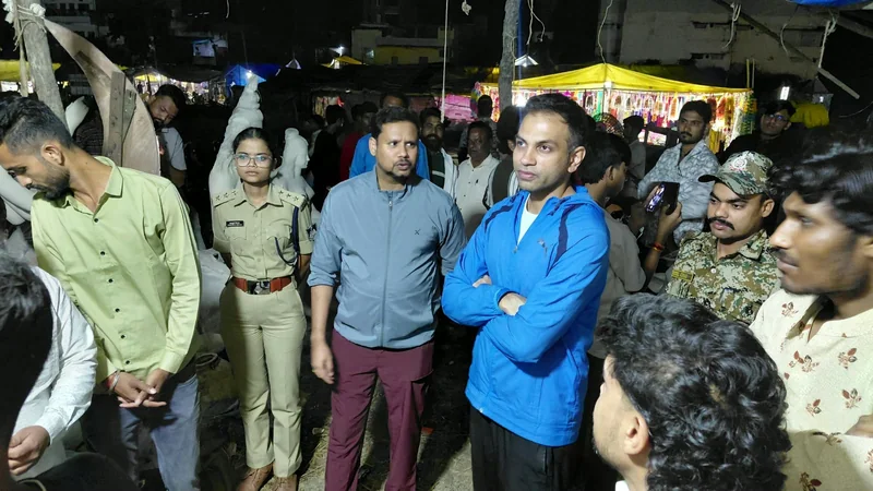 कलेक्टर डॉ. सोनवणे ने रात्रिकालीन भ्रमण कर दुर्गा प्रतिमा निर्माण स्थलों एवं ध्वनि विस्तारक यंत्रों का किया…